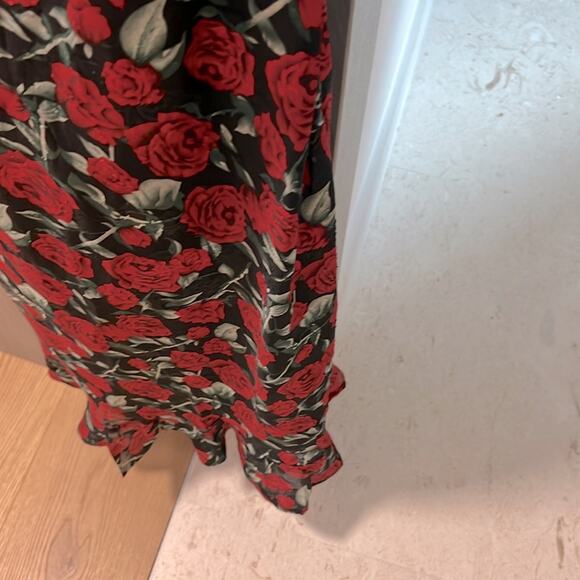 NWT REVOLVE & ROMANCE lovers COMMENSE red roses on black maxi dress M - Picture 8 of 14